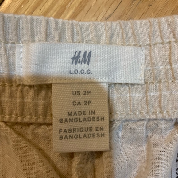 H&M beige Short - Picture 2 of 3